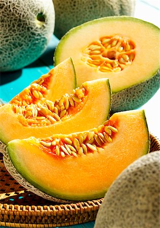 Cantaloupe Melonen, ganze und geschnittene Stockbilder - Premium RF Lizenzfrei, Bildnummer: 659-01851598