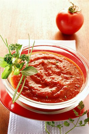 simsearch:659-01860954,k - Creamed tomato soup with fresh herbs Stock Photo - Premium Royalty-Free, Code: 659-01851628