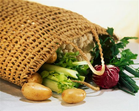 simsearch:659-01863451,k - Légumes frais dans un sac Photographie de stock - Premium Libres de Droits, Code: 659-01851744