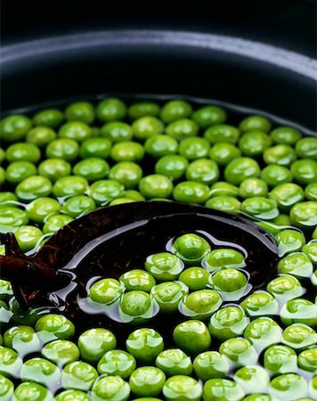 sugar pod dish - Peas in a bowl of water Stock Photo - Premium Royalty-Free, Code: 659-01851741