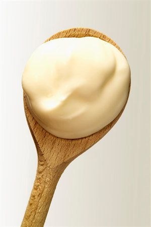simsearch:659-03537241,k - Bio-yoghurt on a wooden spoon Foto de stock - Royalty Free Premium, Número: 659-01851988