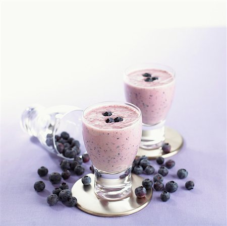 simsearch:659-08905504,k - Blueberry shakes Foto de stock - Sin royalties Premium, Código: 659-01852139