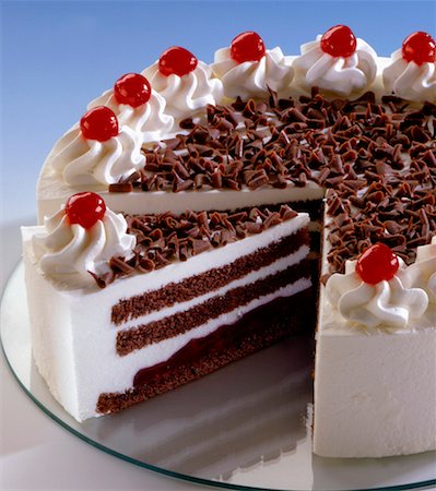 Frozen cake (Black Forest cherry cake) Foto de stock - Sin royalties Premium, Código: 659-01852145