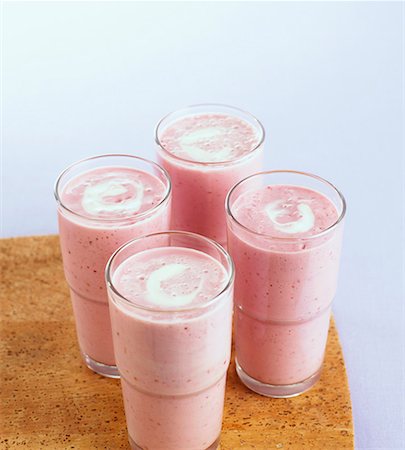 simsearch:659-08940927,k - Raspberry yoghurt shakes in glasses Foto de stock - Sin royalties Premium, Código: 659-01852140