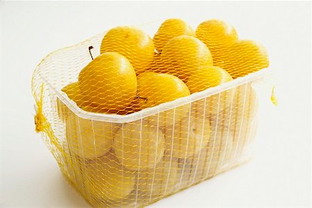 Yellow plums in packaging Foto de stock - Sin royalties Premium, Código: 659-01852217