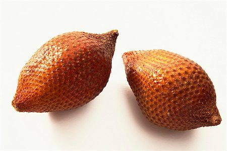 simsearch:659-02213600,k - Two salak fruits Foto de stock - Royalty Free Premium, Número: 659-01852231