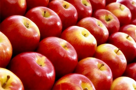 simsearch:659-01845273,k - Pommes rouges, remplissage de l'image Photographie de stock - Premium Libres de Droits, Code: 659-01852366