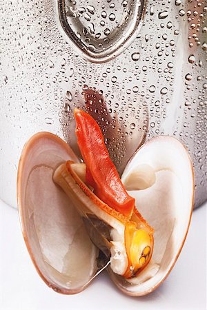 shellfish type - Opened clam in front of a pan Stock Photo - Premium Royalty-Free, Code: 659-01852368