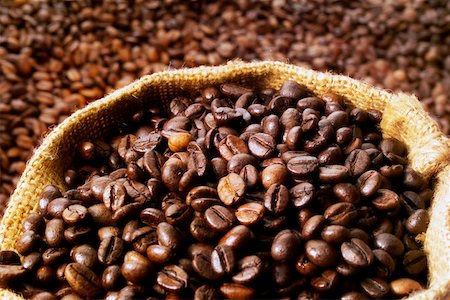 Coffee beans, some in a sack Stock Photo - Premium Royalty-Free, Code: 659-01852396