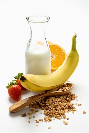 Healthy eating: muesli, fruit and milk (1) Foto de stock - Sin royalties Premium, Código: 659-01852434