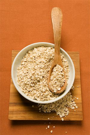 rolled oats - Flocons d'avoine dans un bol avec une cuillère de bois Photographie de stock - Premium Libres de Droits, Code: 659-01852480