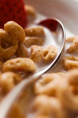 Cereal, strawberries and milk in a bowl Stock Photo - Premium Royalty-Free, Code: 659-01852564