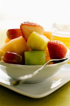 simsearch:659-01852610,k - Fruit and berry salad in a bowl Stock Photo - Premium Royalty-Free, Code: 659-01852598