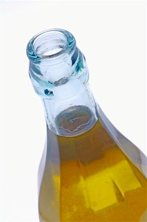 edible oil - Neck of an olive oil bottle (1) Stock Photo - Premium Royalty-Free, Code: 659-01852738