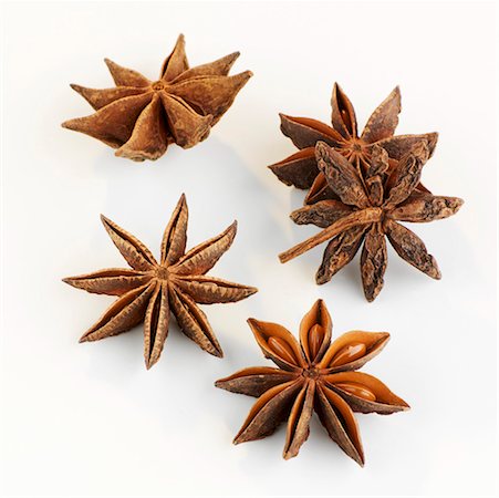 star anise - Star anise on white background Foto de stock - Sin royalties Premium, Código: 659-01852754