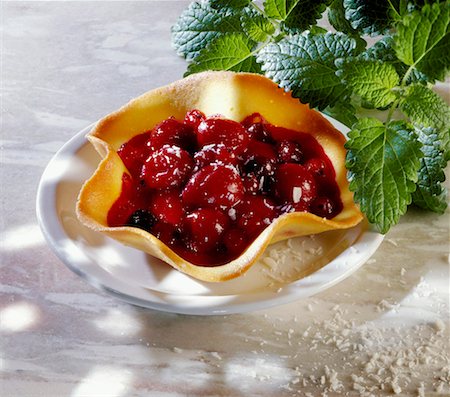 placa de mármol - Berry tartlet Foto de stock - Sin royalties Premium, Código: 659-01852774