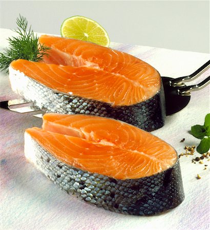 pancake spatula - Two salmon steaks Foto de stock - Sin royalties Premium, Código: 659-01852806