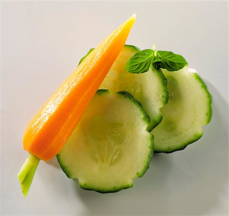 Cucumber slices and carrot Stock Photo - Premium Royalty-Free, Code: 659-01852868