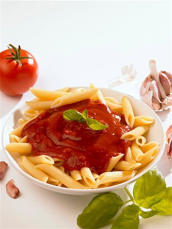 Penne avec sauce tomate Photographie de stock - Premium Libres de Droits, Code: 659-01852871