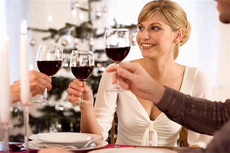 simsearch:659-01852943,k - Young woman clinking wine glasses with two people Foto de stock - Sin royalties Premium, Código: 659-01852910