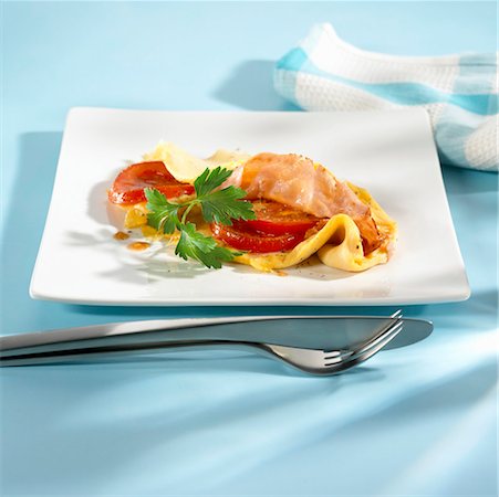 Ham and tomato omelette Stock Photo - Premium Royalty-Free, Code: 659-01852974