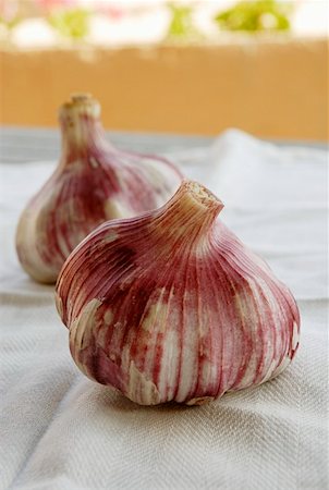 Two fresh garlic bulbs Stock Photo - Premium Royalty-Free, Code: 659-01853028
