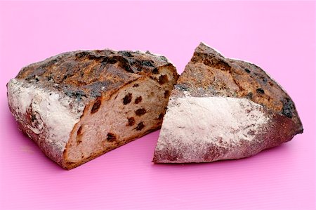 farmhouse bread - Farmhouse bread with raisins Foto de stock - Sin royalties Premium, Código: 659-01853054