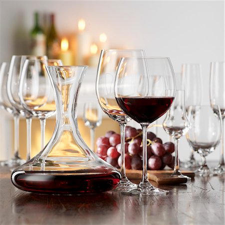 Still life with red wine in glass and decanter Stock Photo - Premium Royalty-Free, Code: 659-01853069