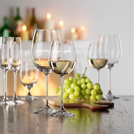 simsearch:659-09124040,k - Still life with white wine in glass Foto de stock - Sin royalties Premium, Código: 659-01853073