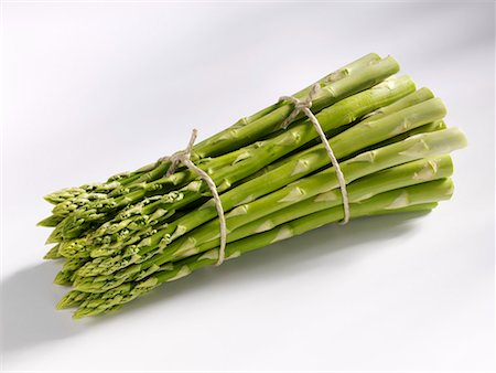 simsearch:659-01847344,k - A bundle of green asparagus Foto de stock - Sin royalties Premium, Código: 659-01853092