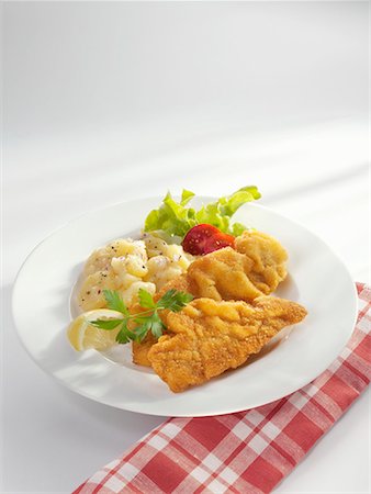 simsearch:659-03528204,k - Wiener Schnitzel (veal escalope) with potato salad Stock Photo - Premium Royalty-Free, Code: 659-01853137