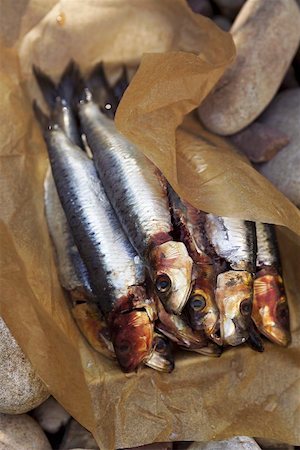 simsearch:659-01855907,k - Smoked sardines on baking parchment Foto de stock - Sin royalties Premium, Código: 659-01853151