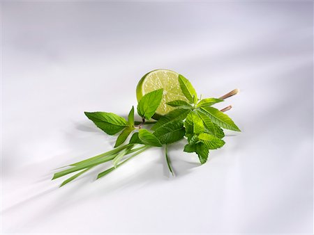 simsearch:659-01845620,k - Lemon grass, pineapple sage, mint lemon verbena & lime Stock Photo - Premium Royalty-Free, Code: 659-01853152