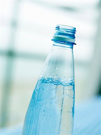 effervescing - A bottle of mineral water Stock Photo - Premium Royalty-Free, Code: 659-01853211