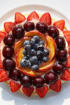 fruit cake top view - Fruit gateau Foto de stock - Sin royalties Premium, Código: 659-01853308