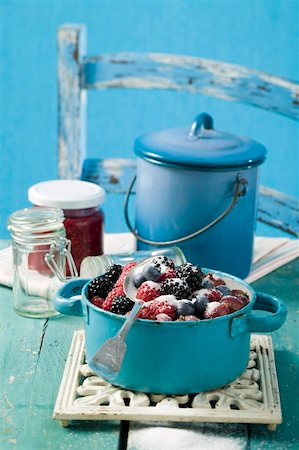 Mixed berries with sugar for jam Stock Photo - Premium Royalty-Free, Code: 659-01853318