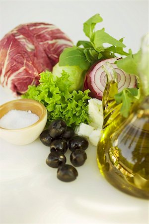 salad dressing - Fresh vegetables with olive oil Foto de stock - Sin royalties Premium, Código: 659-01853444