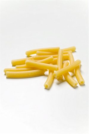 simsearch:659-01864821,k - Sedanini (tubular pasta) Fotografie stock - Premium Royalty-Free, Codice: 659-01853533