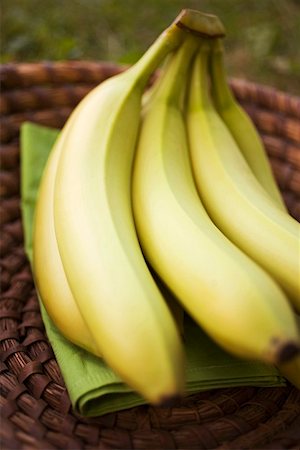 Fresh bananas in a basket Stock Photo - Premium Royalty-Free, Code: 659-01853665