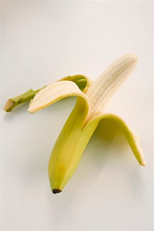 simsearch:659-03532553,k - A half-peeled banana Foto de stock - Sin royalties Premium, Código: 659-01853674