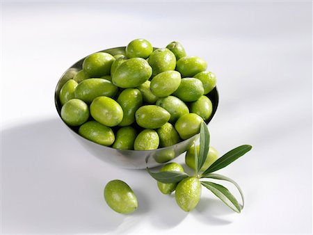 Fresh green olives in a bowl Stock Photo - Premium Royalty-Free, Code: 659-01853696