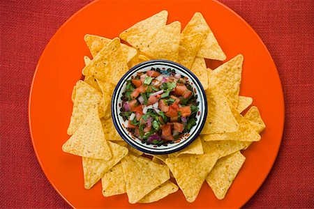 simsearch:659-01843329,k - Tomato salsa with tortilla chips Stock Photo - Premium Royalty-Free, Code: 659-01853711