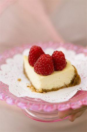 A piece of mini-cheesecake with raspberries Stock Photo - Premium Royalty-Free, Code: 659-01853848