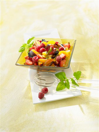 simsearch:659-01854143,k - Fresh fruit salad Foto de stock - Royalty Free Premium, Número: 659-01853914