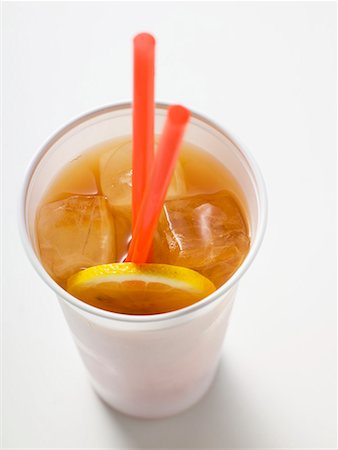 simsearch:659-01843057,k - Iced tea with lemon and straws in plastic cup Foto de stock - Sin royalties Premium, Código: 659-01864024