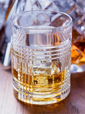 simsearch:659-01864019,k - Whisky dans un verre Photographie de stock - Premium Libres de Droits, Code: 659-01864026