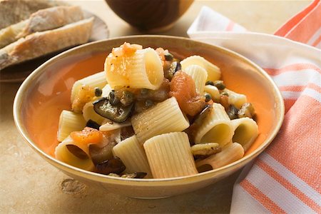 simsearch:659-01864099,k - Pasta with grilled vegetables Foto de stock - Sin royalties Premium, Código: 659-01864078