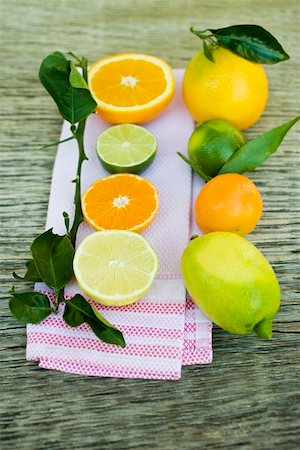 Assorted citrus fruit, whole and halved Stock Photo - Premium Royalty-Free, Code: 659-01864148