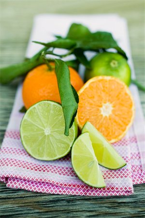 Clementines and limes with leaves Stock Photo - Premium Royalty-Free, Code: 659-01864155