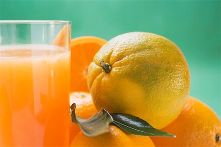 simsearch:659-01851750,k - Glass of orange juice beside several oranges Stock Photo - Premium Royalty-Free, Code: 659-01864207